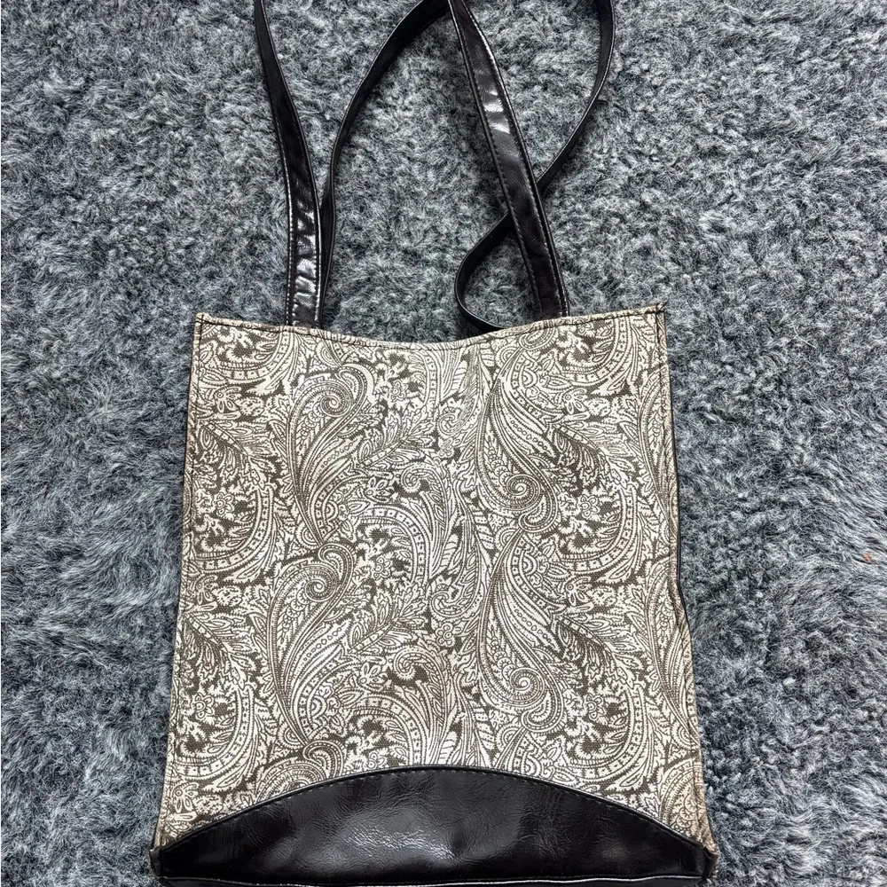 Elegant brown and Cream Tote Bag - Picture 9 of 13